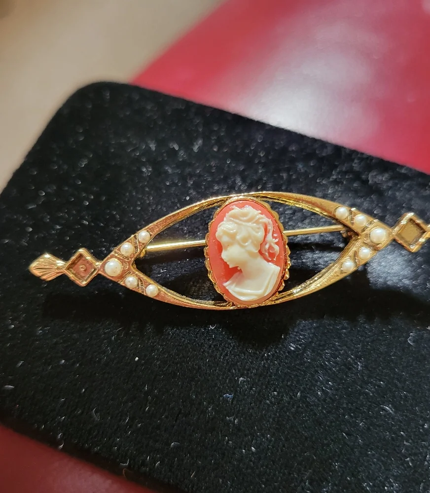 Cameo Brooch Faux Pearls Gold-tone ~ Pretty Vintage Look